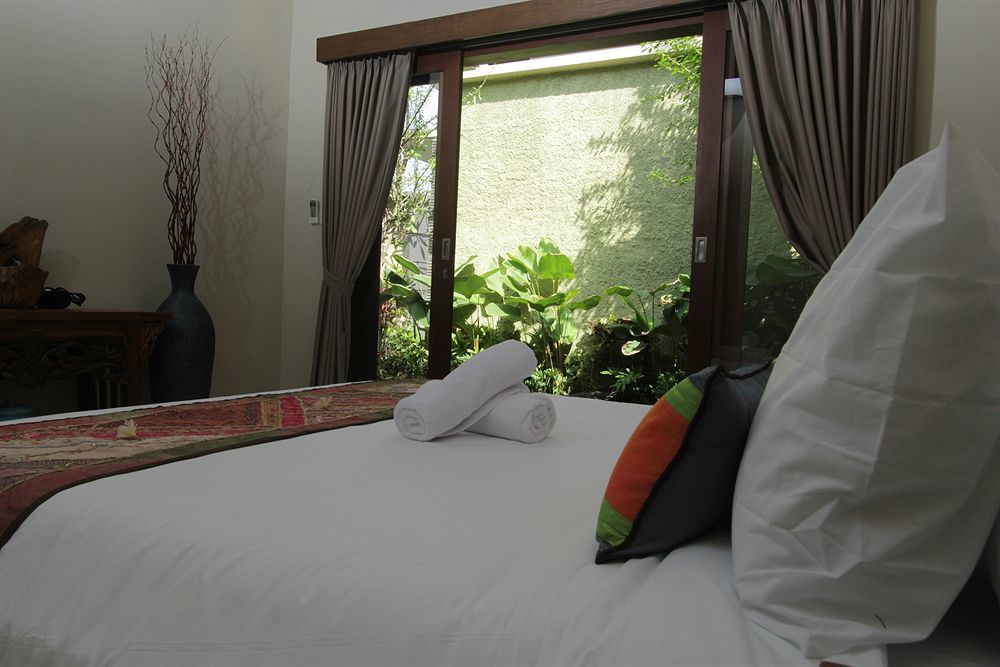 Precious - Legian *