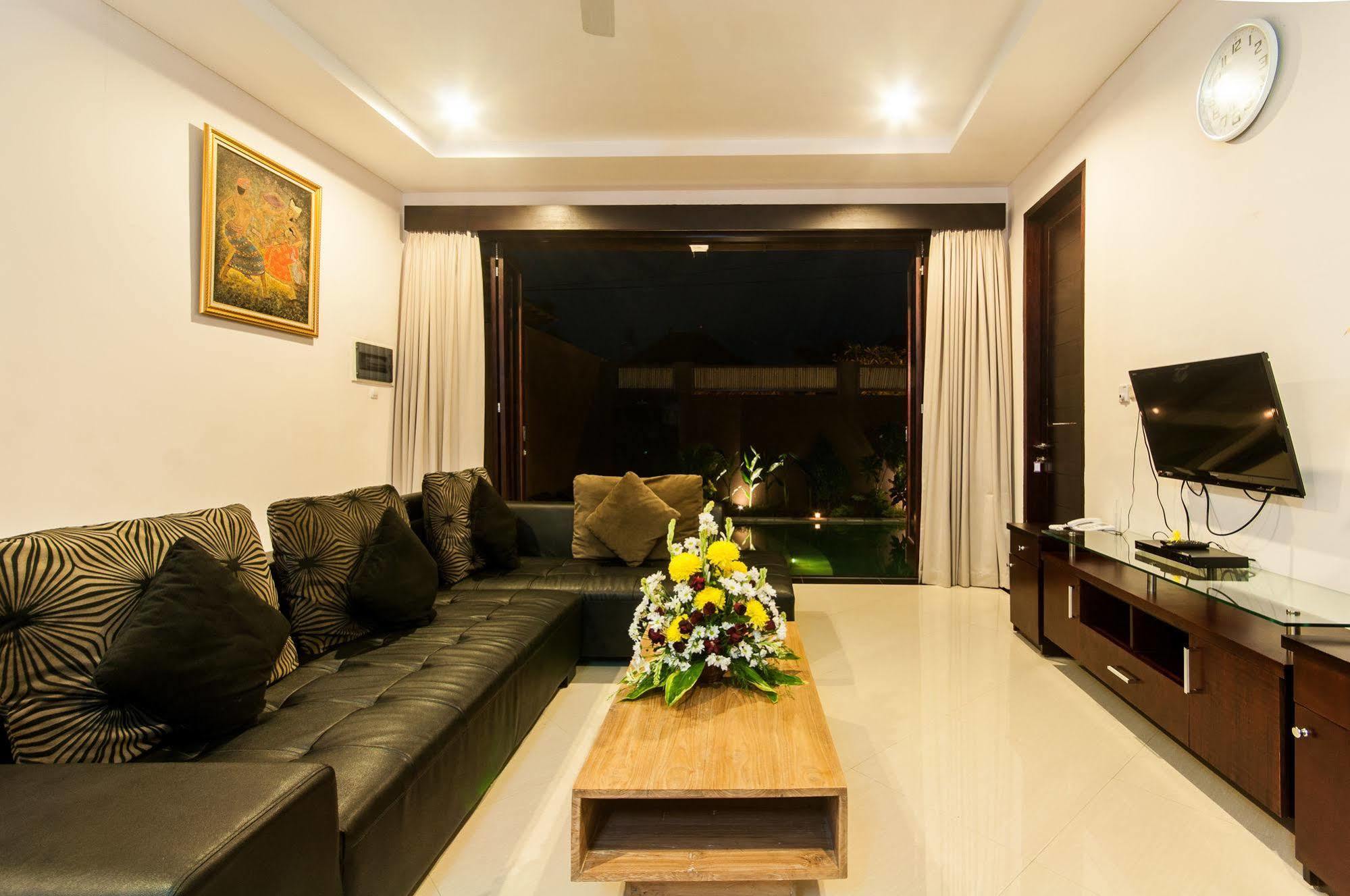 Precious - Legian *